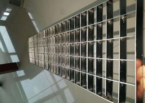 스테인레스 강 316 직류 전기로 자극된 봉 격자 비 가연성 메탈 회절격자 플랫폼