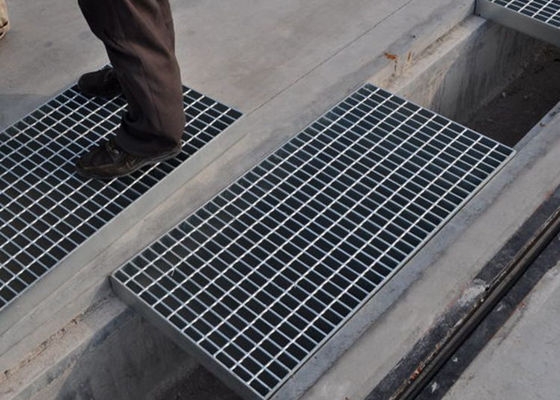 박 씨는 30X100mm 경량읜 임팩트 저항을 문지르는 좁은 통로 금속을 배수합니다