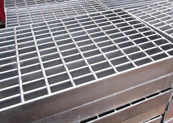 박 씨는 30X100mm 경량읜 임팩트 저항을 문지르는 좁은 통로 금속을 배수합니다