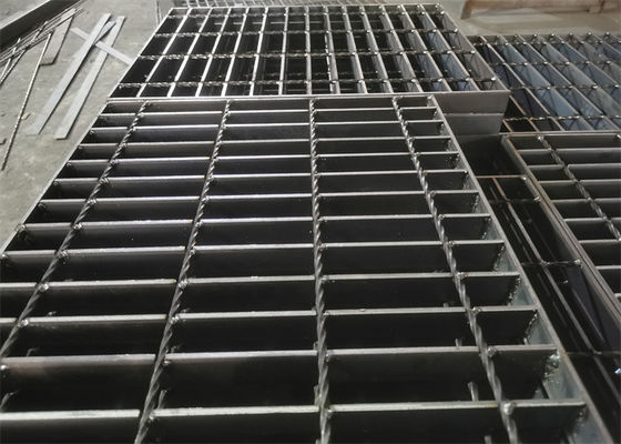 경기장 배수를 위한 미끄러짐 방지 저탄소강 격자 플레이트 65x5mm