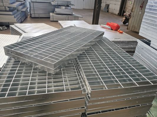 Square Port Non Skid Steel Grate Stair Treads 40mm For Sanitation Engineering
