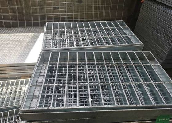 고온 침지 직류 전기로 자극된 계단 걸음 스틸 그레이팅 60 밀리미터 톱니 모양 방식