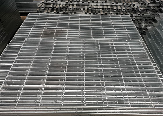 1000mm×6000mm 뜨거운 복각 직류 전기를 통한 강철 보도 미끄럼 저항에 의하여 용접되는 강철 격자판
