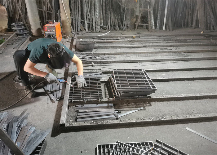 자동차 워시 플랫폼 스틸 그레이팅 번호판 50x4 Mm 부식 저항성