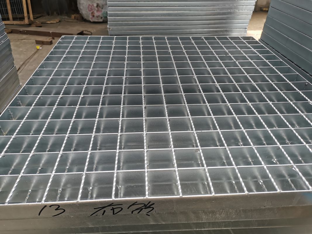 Square Port Non Skid Steel Grate Stair Treads 40mm For Sanitation Engineering