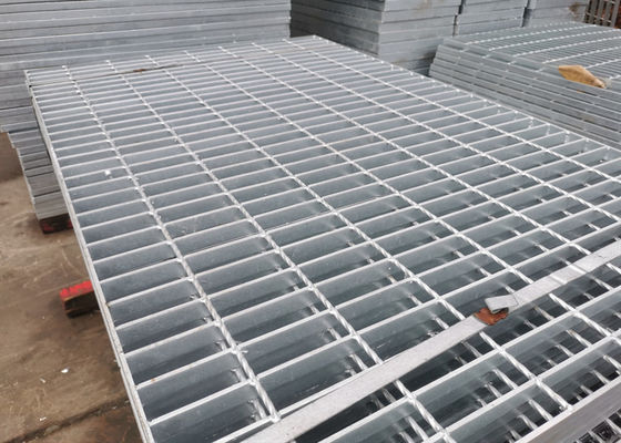 1000mm×6000mm 뜨거운 복각 직류 전기를 통한 강철 보도 미끄럼 저항에 의하여 용접되는 강철 격자판